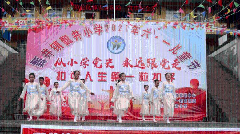 80后美女富二代身家500亿,超过王思聪,嫁湖南穷小子很幸福